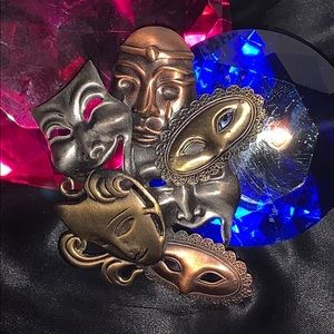 Mask 😷 brooch